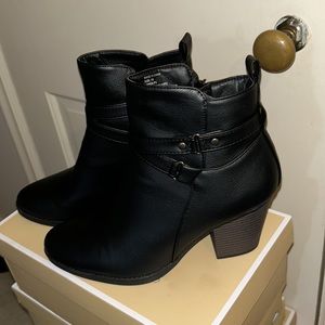 Serra Western Style Ankle Heeled Booties